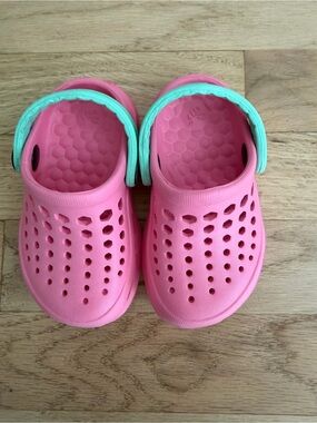 New Kids Pink and Mint Slip-On Clog Sandals Size 5